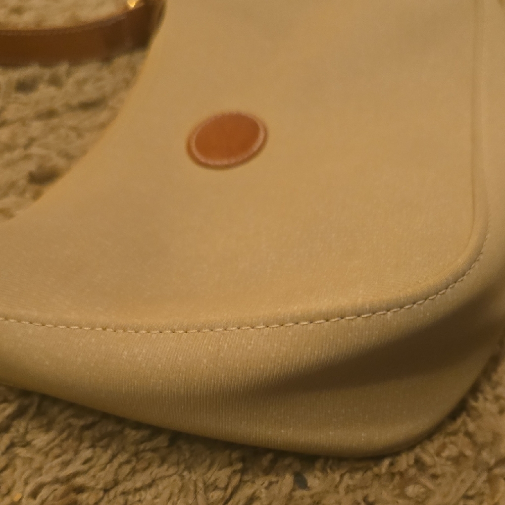 Elegant Longchamp Tan Shoulder Bag - Picture 5 of 15